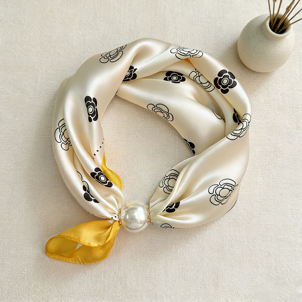 Floral Magnetic-Clasp Scarf - Yellow Border Rose