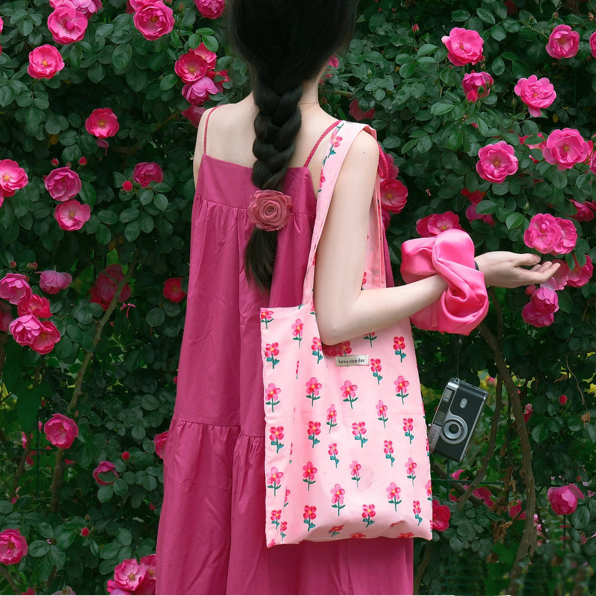 Strawberry Picnic Tote - Shoulder Style